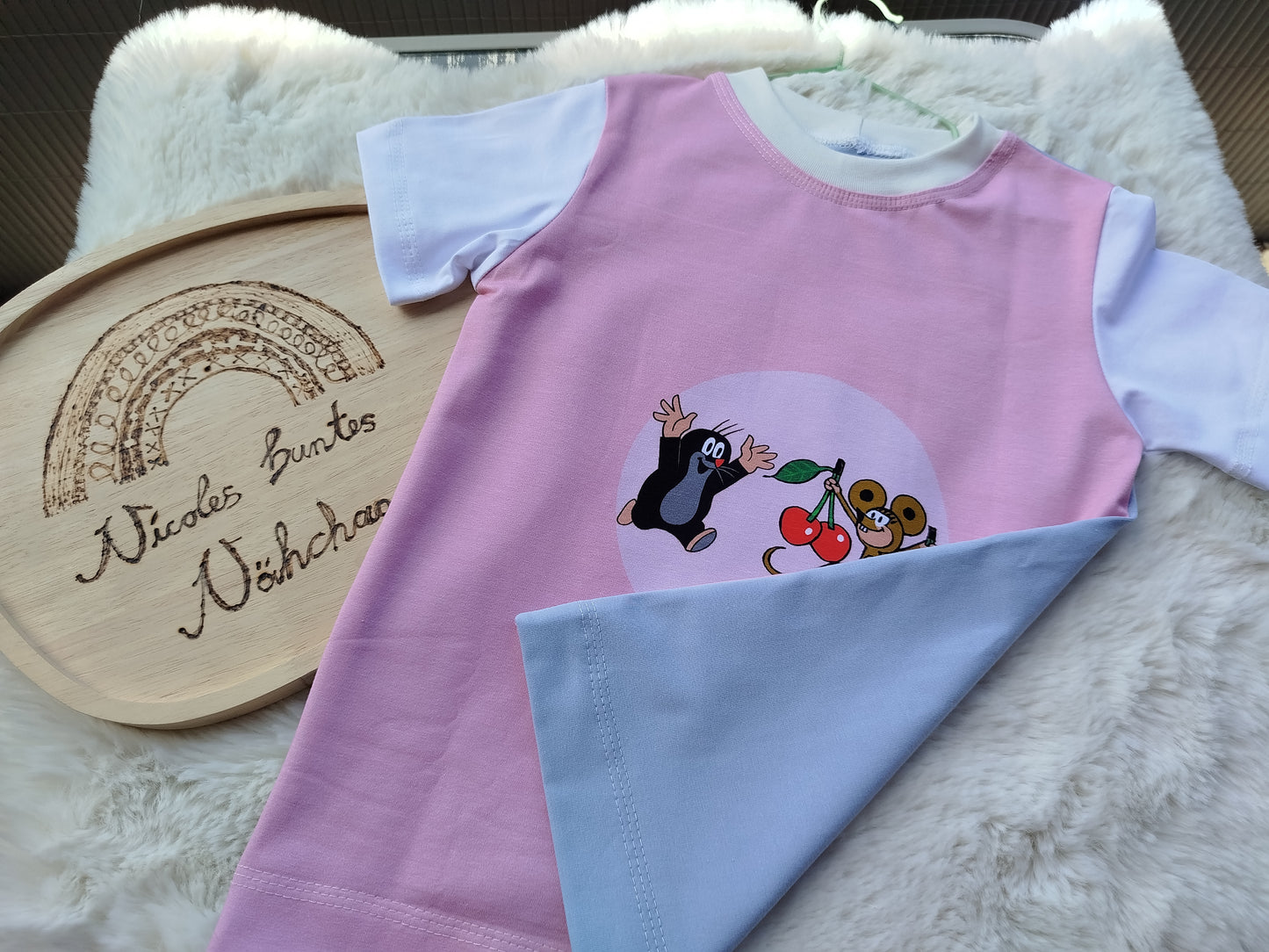 Kinder T-Shirt Gr. 122 Maulwurf mit Kirschen im Sommer